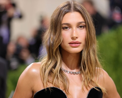 Hailey Bieber Net Worth, Age, Height, Weight, Family, Bio/Wiki 2024